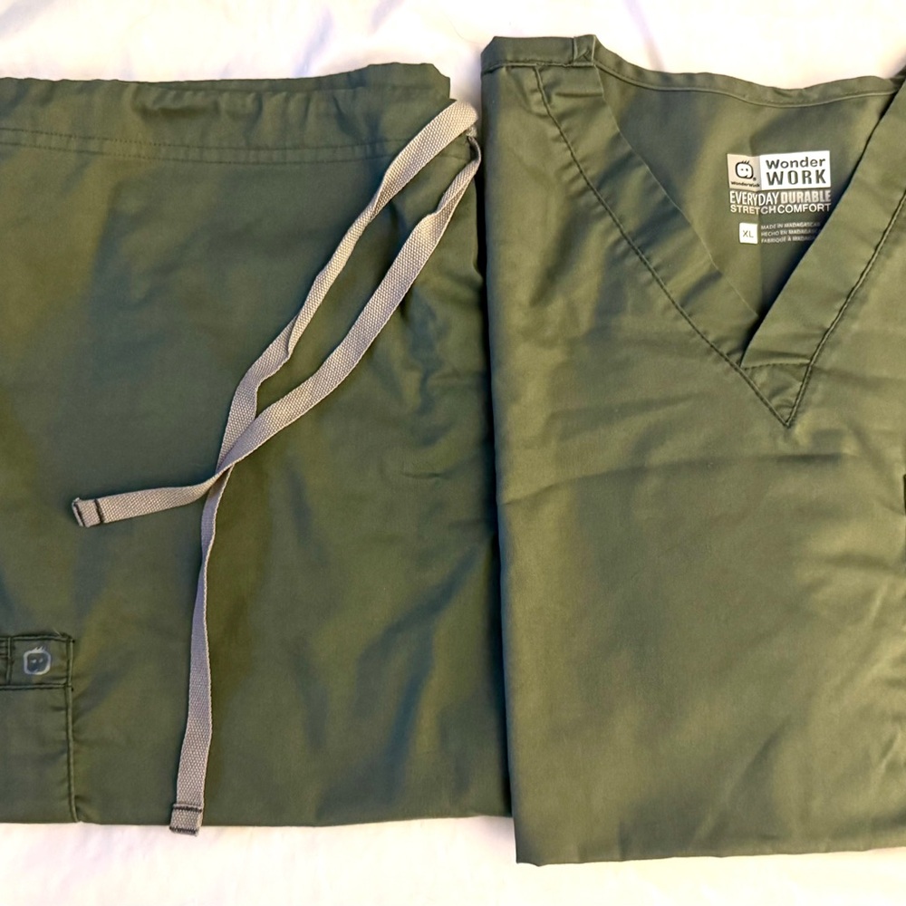 WonderWink Women’s Army Green Scrub Set